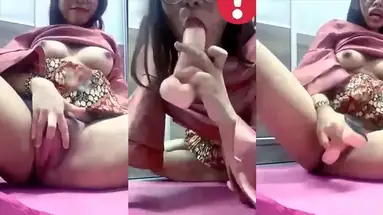 Main Pakai Alat Bantu Tante Jilbab Mendesah Keenakan